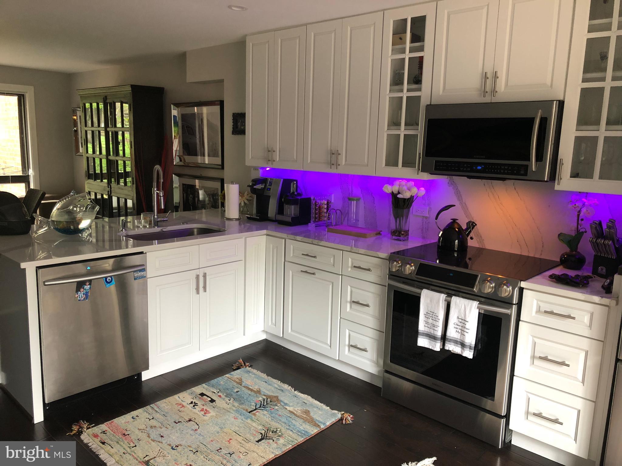 11613 Hunters Green Court Reston, VA 20191 - Photo 8 of 19 a kitchen with stainless steel appliances kitchen island granite countertop a refrigerator stove and sink
