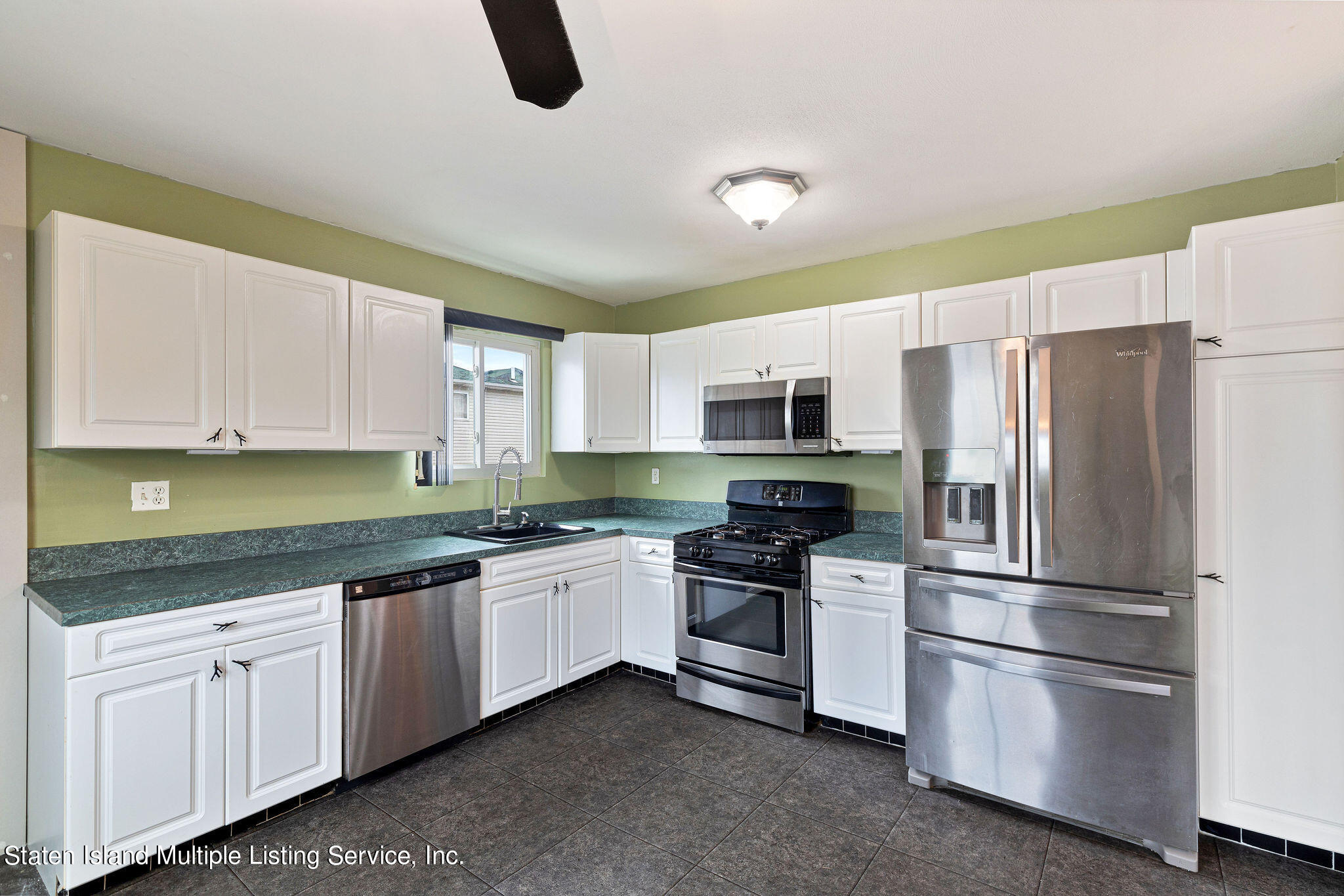 65 Courtney Loop Staten Island, NY 10305 - Photo 18 of 48 65CourtneyLoop-16