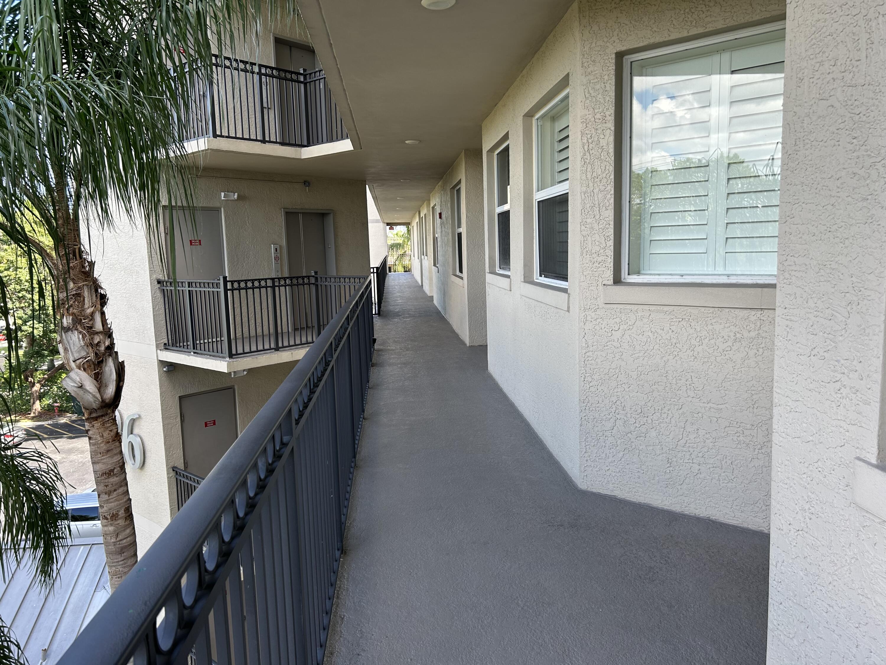 26 Royal Palm Way, Unit 405 Boca Raton, FL 33432 - Photo 39 of 44 CATWALK FROM UNIT 405 TO ELEVATOR
