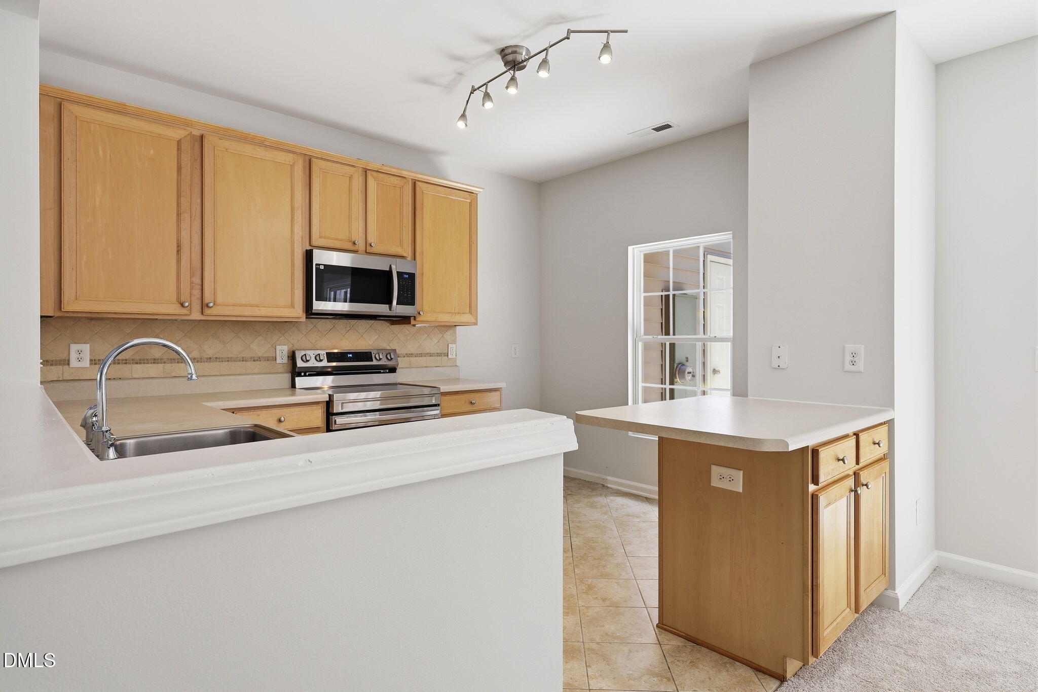 8211 Clasara Circle Raleigh, NC 27613 - Photo 11 of 36