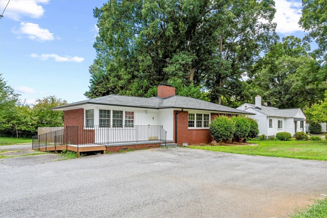 212 East Shockley Ferry Road Anderson, SC 29624 - Photo 2 of 28