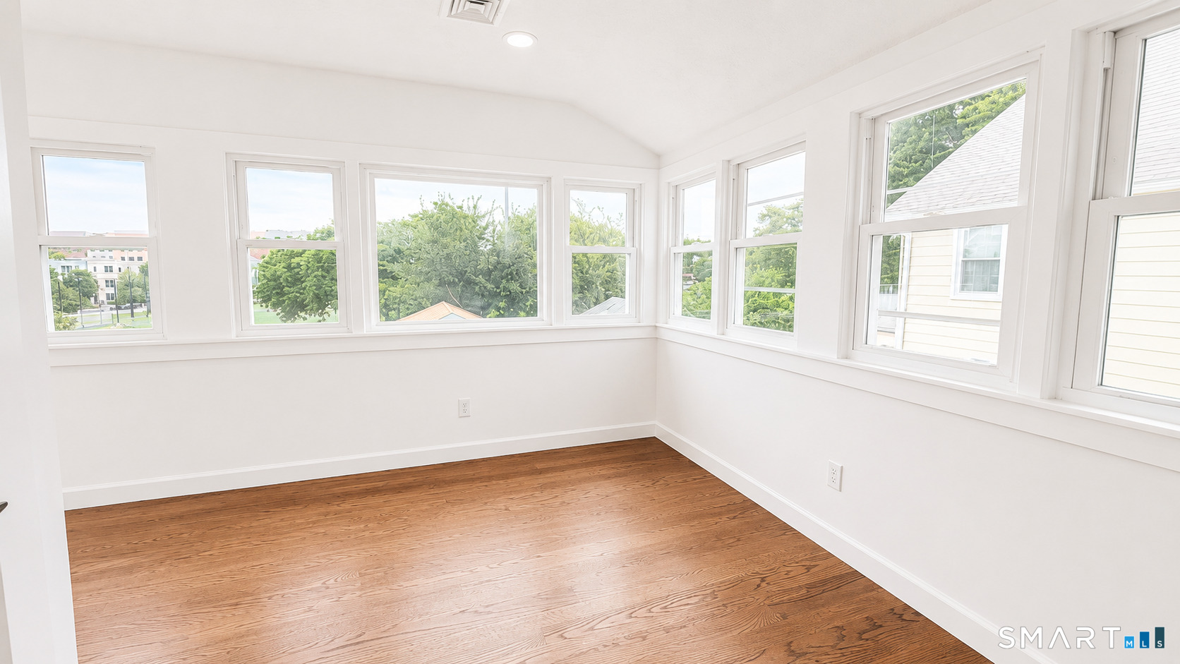 16 Carolina Road, Unit 2 Stamford, CT 06902 - Photo 4 of 21
