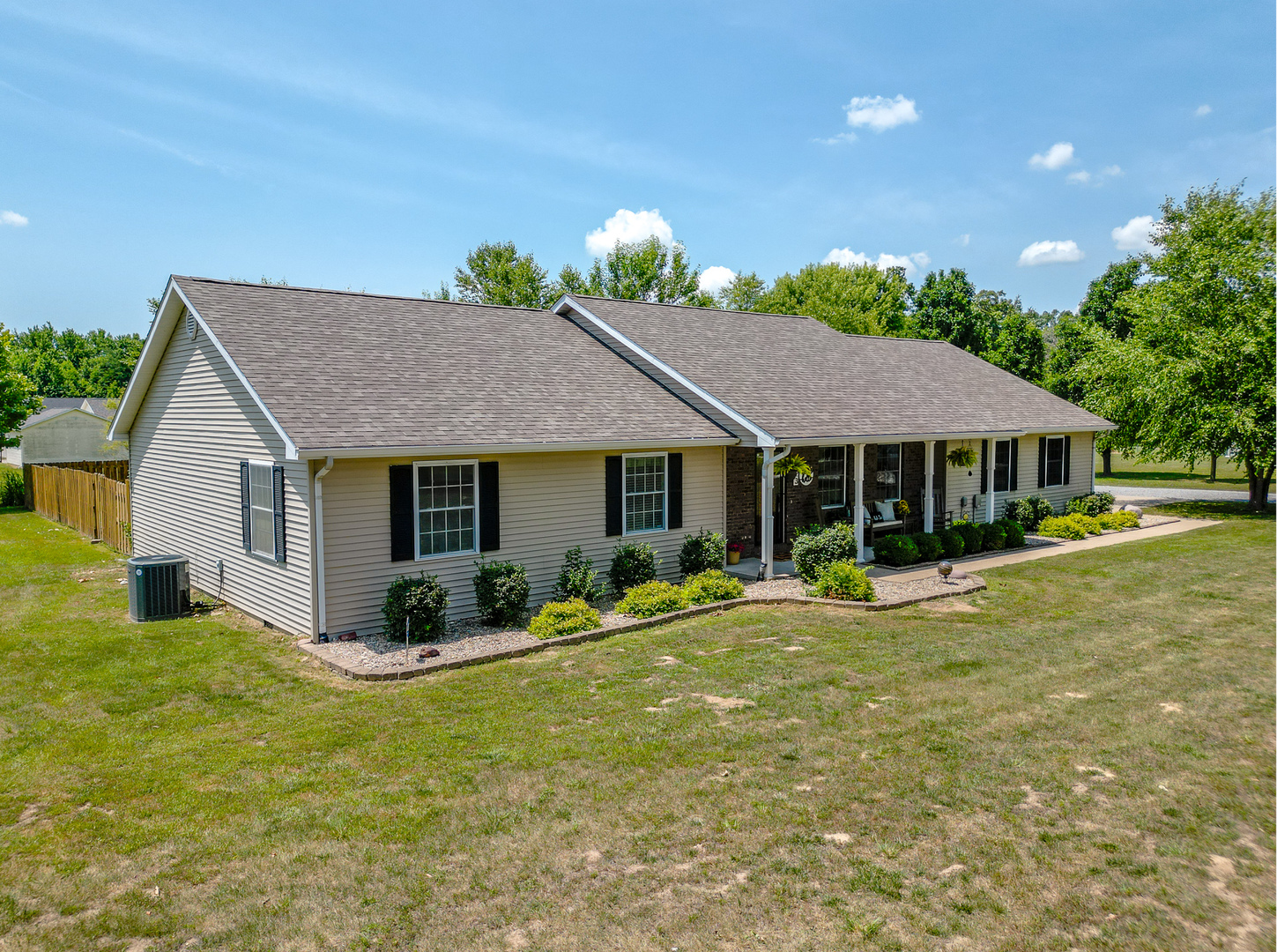 923 Sycamore Road Carbondale, IL 62901 - Photo 2 of 61