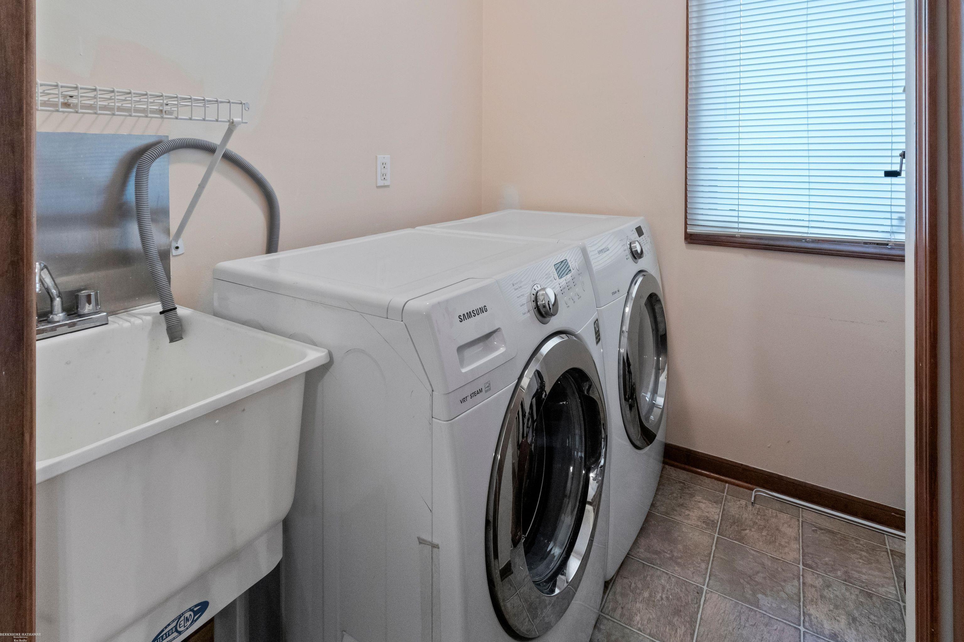 20120 Ridgeway Court Clinton Township, MI 48038 - Photo 25 of 32 50122148-24.JPG