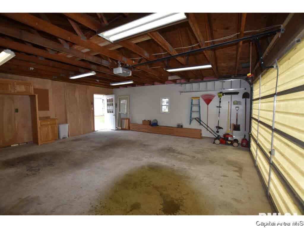 218 Orr Street Roodhouse, IL 62082 - Photo 8 of 28