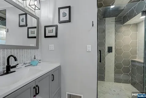 $949,000 | 30-06 Morlot Avenue, Fair Lawn, NJ 07410