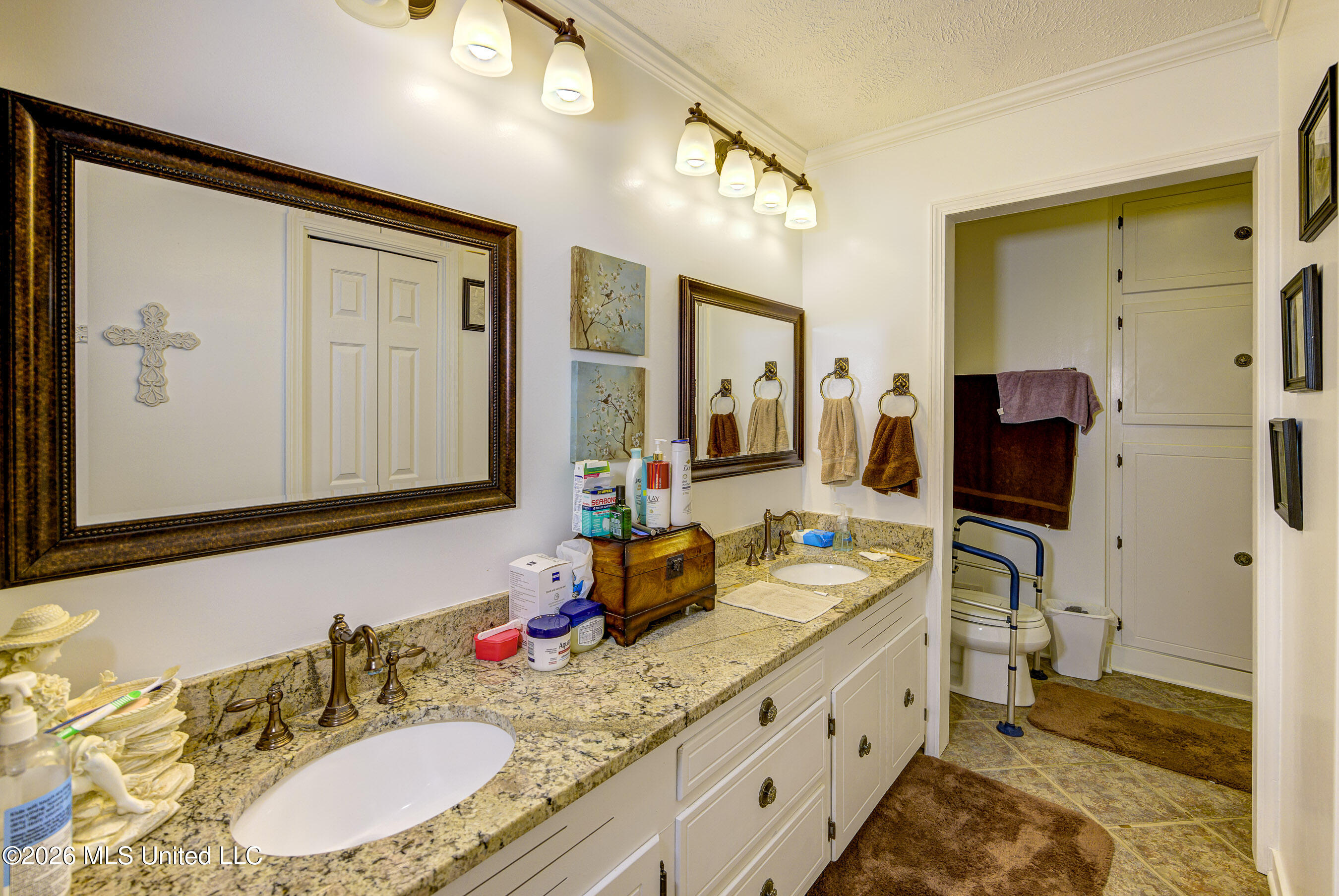 444 Ridgewood Street, Unit 444 Vicksburg, MS 39180 - Photo 14 of 25 Primary Bathroom 1