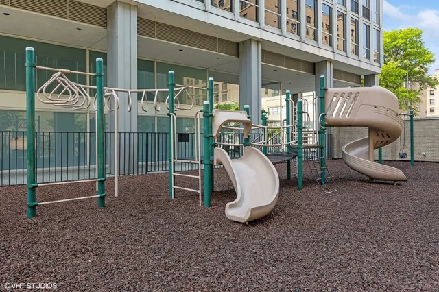 $489,000 | 330 West Diversey Parkway, Unit 2108, Chicago, IL 60657