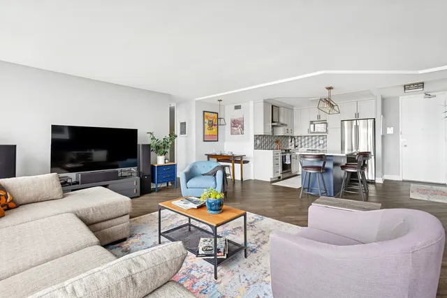 $489,000 | 330 West Diversey Parkway, Unit 2108, Chicago, IL 60657