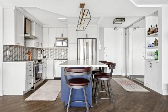 $489,000 | 330 West Diversey Parkway, Unit 2108, Chicago, IL 60657