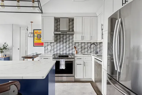 $489,000 | 330 West Diversey Parkway, Unit 2108, Chicago, IL 60657