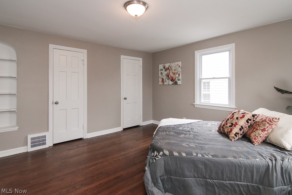 1147 Pennfield Road Cleveland, OH 44121 - Photo 17 of 35