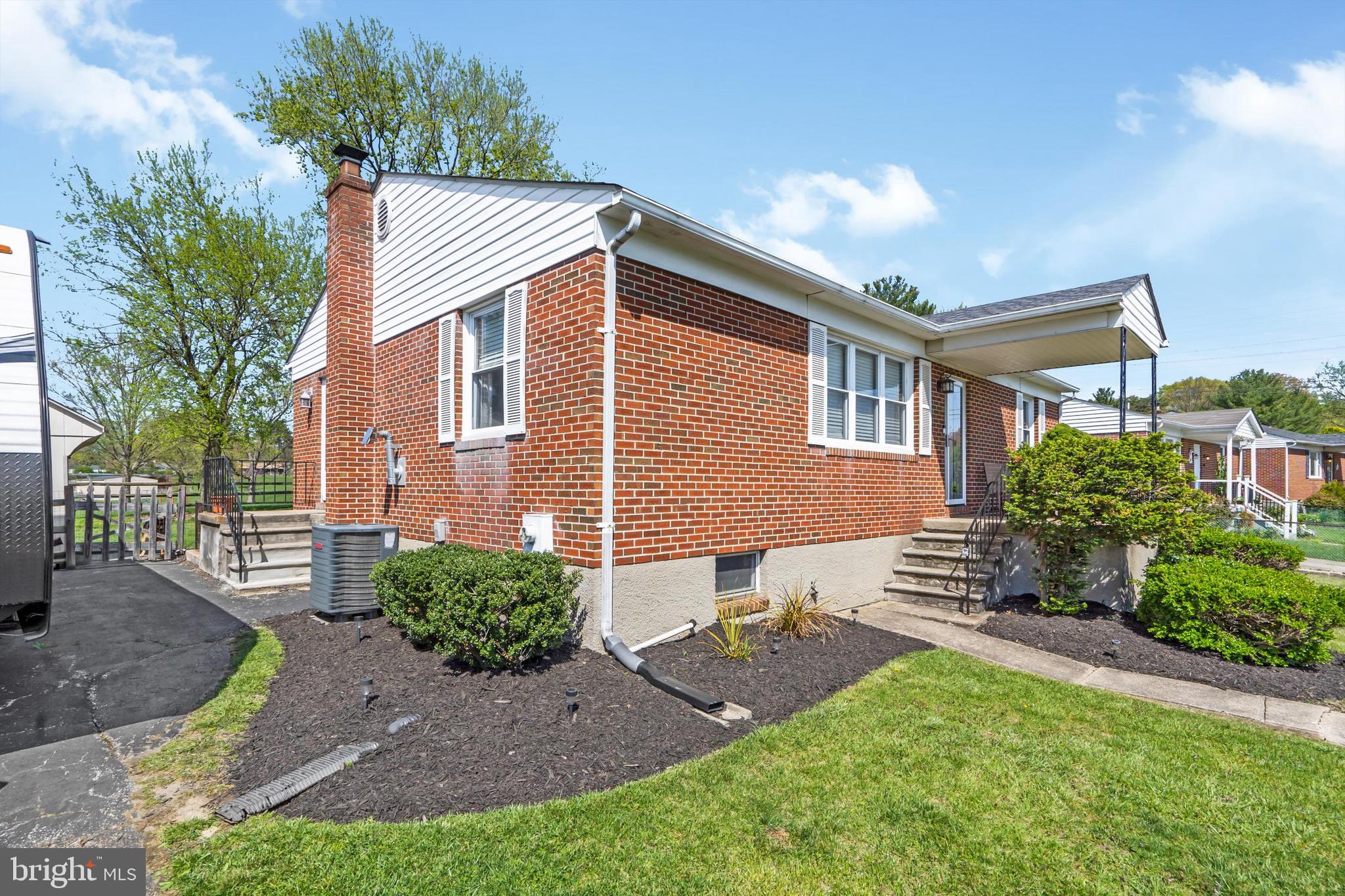 411 St Patrick Road Baltimore, MD 21206 - Photo 3 of 31 Gallery Image 3