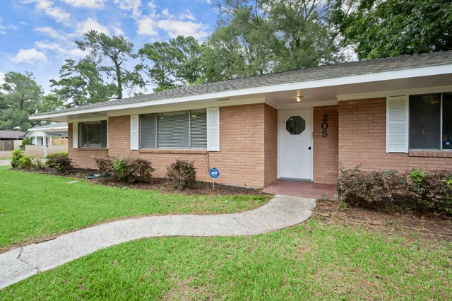 $1,400 | 205 Taft Avenue, Cleveland, TX 77327