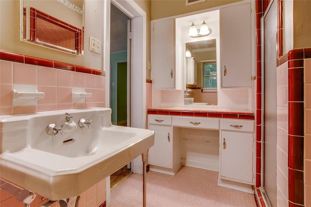 1439 Jr Drive Dallas, TX 75208 - Photo 20 of 39 a bathroom with a sink and a mirror