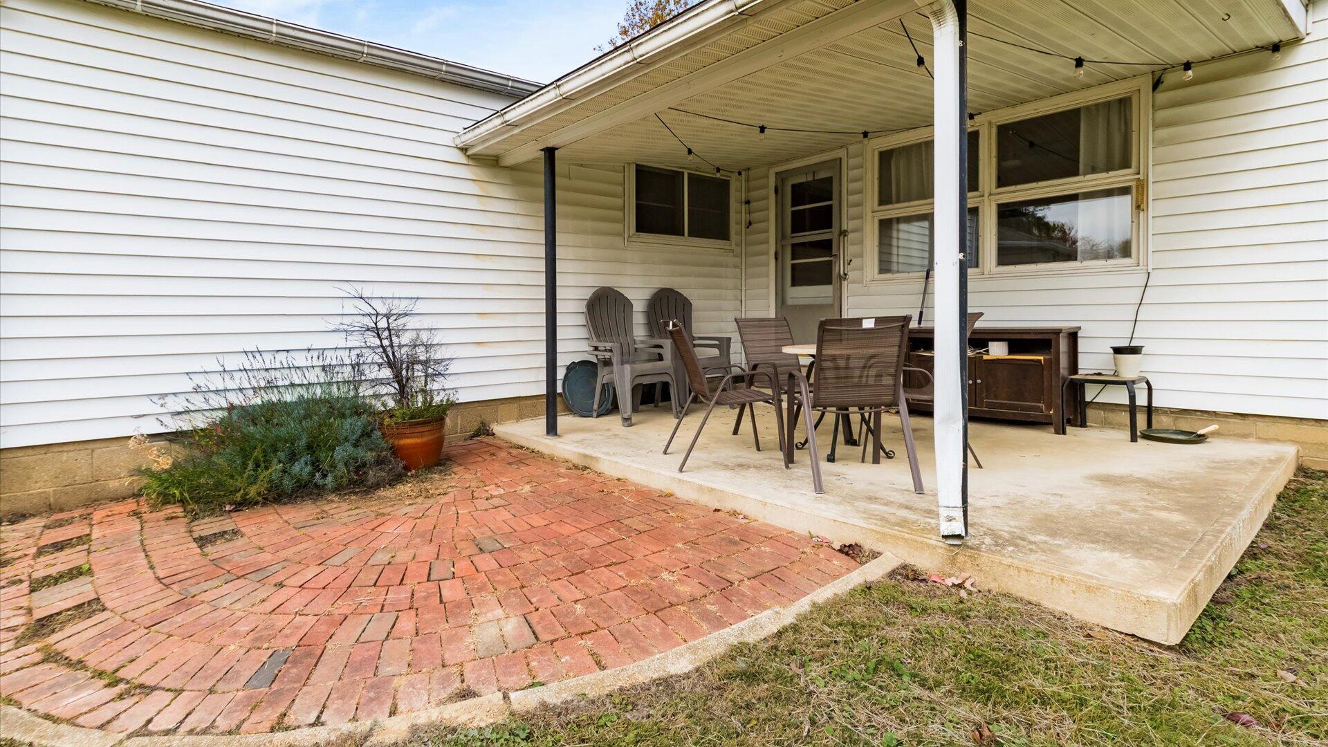 3250 Dale Road Zanesville, OH 43701 - Photo 26 of 27 Brick patio that is oopen air