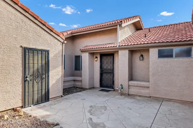 a view of a house with backyard and sitting area