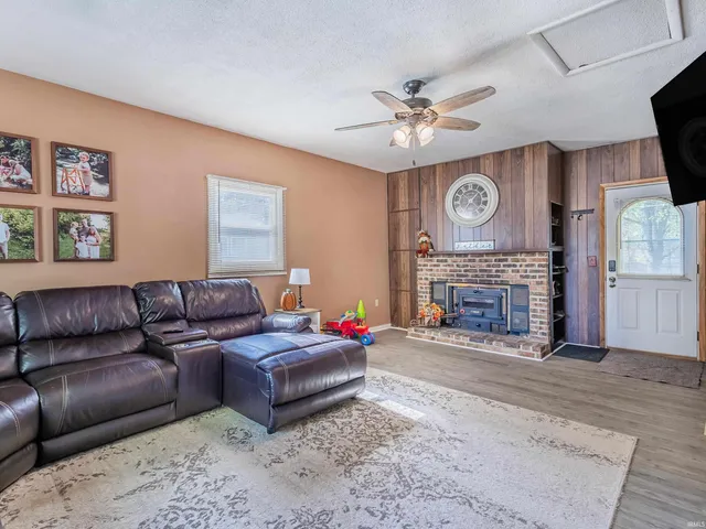 $220,000 | 801 North Maxine Drive, Ossian, IN 46777