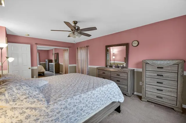 a view of a house with backyard and garden