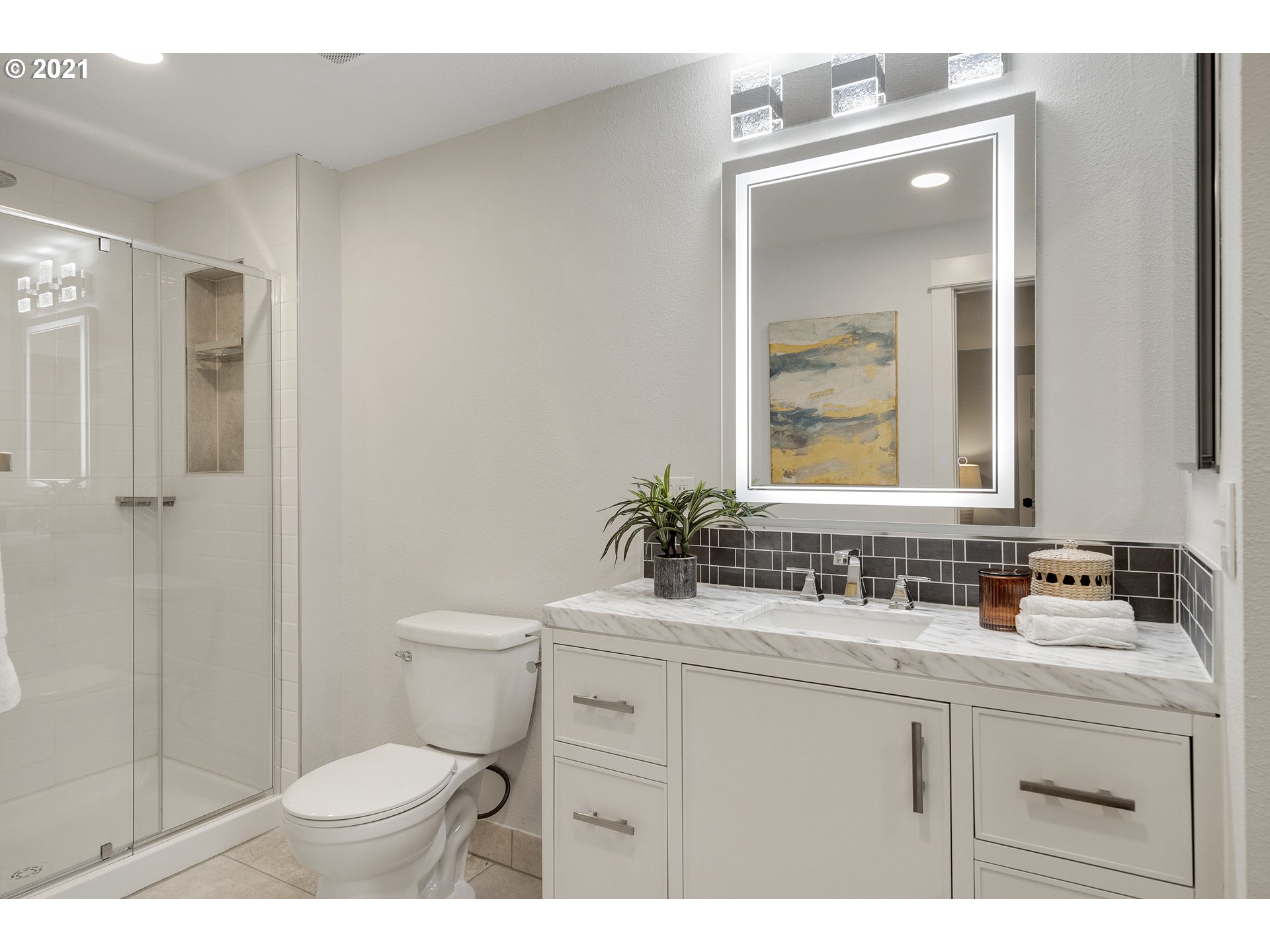 18901 Southwest Gassner Road Beaverton, OR 97007 - Photo 20 of 32 Bathroom