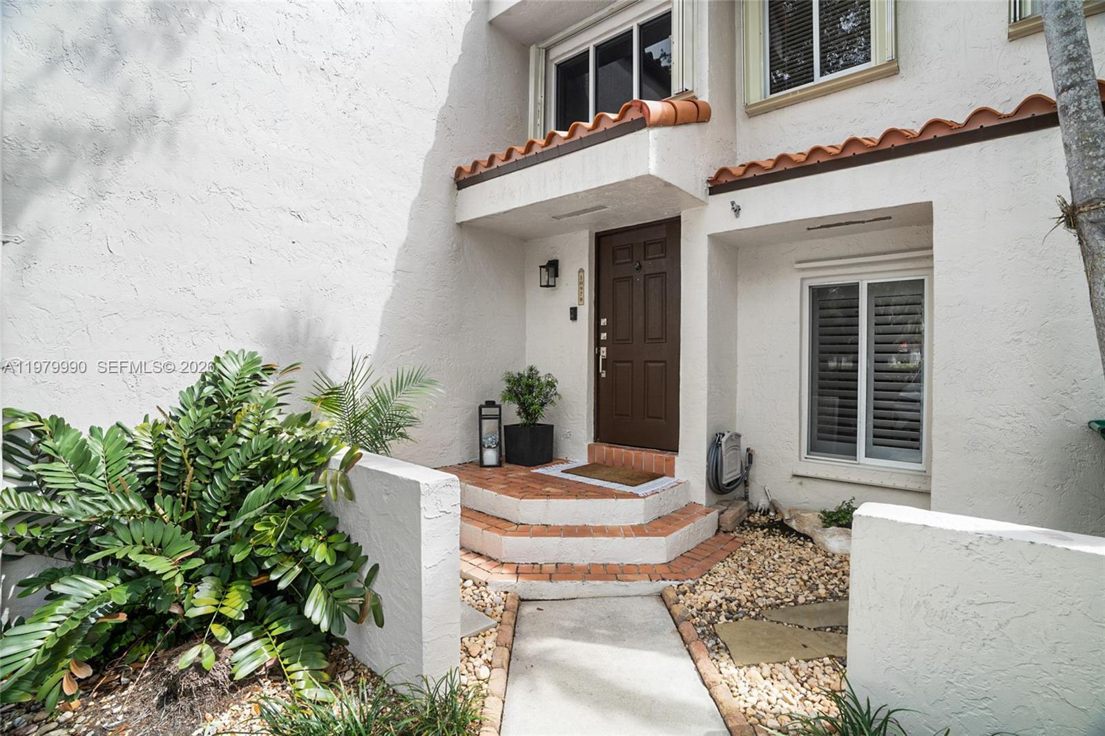 10978 Southwest 75th Terrace Miami, FL 33173 - Photo 22 of 34 a view of a house with sitting area