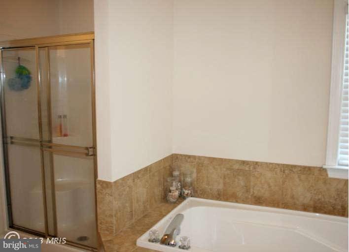 4027 Brummel Road Pasadena, MD 21122 - Photo 19 of 25 a bathroom with a bathtub