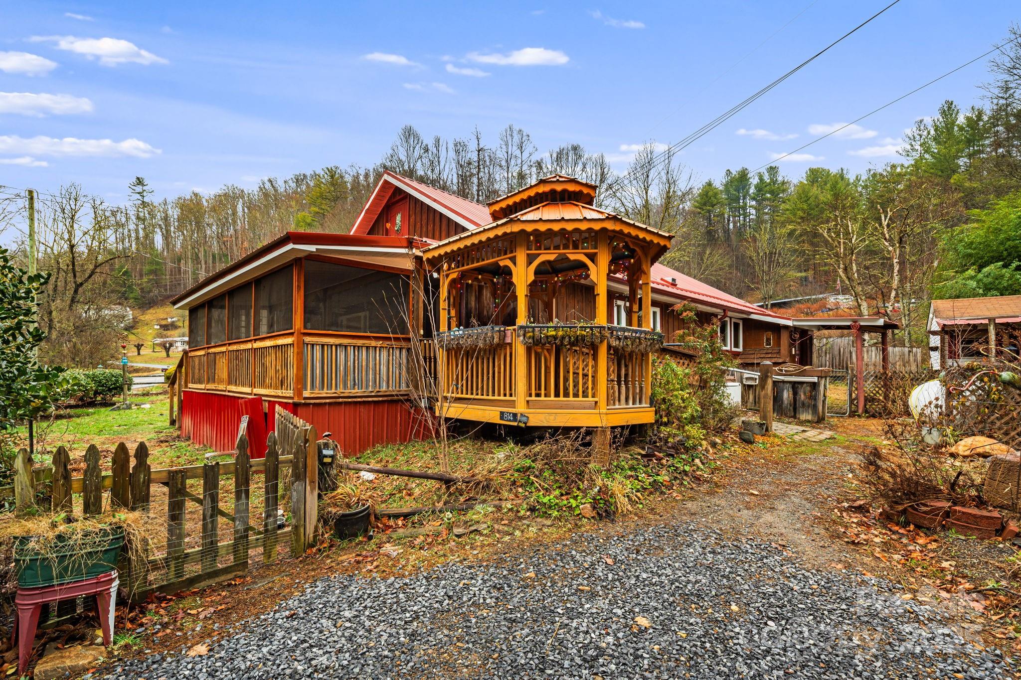 814 Little Creek Road Burnsville, NC 28714 - Photo 2 of 32 a front view of a house with a yard