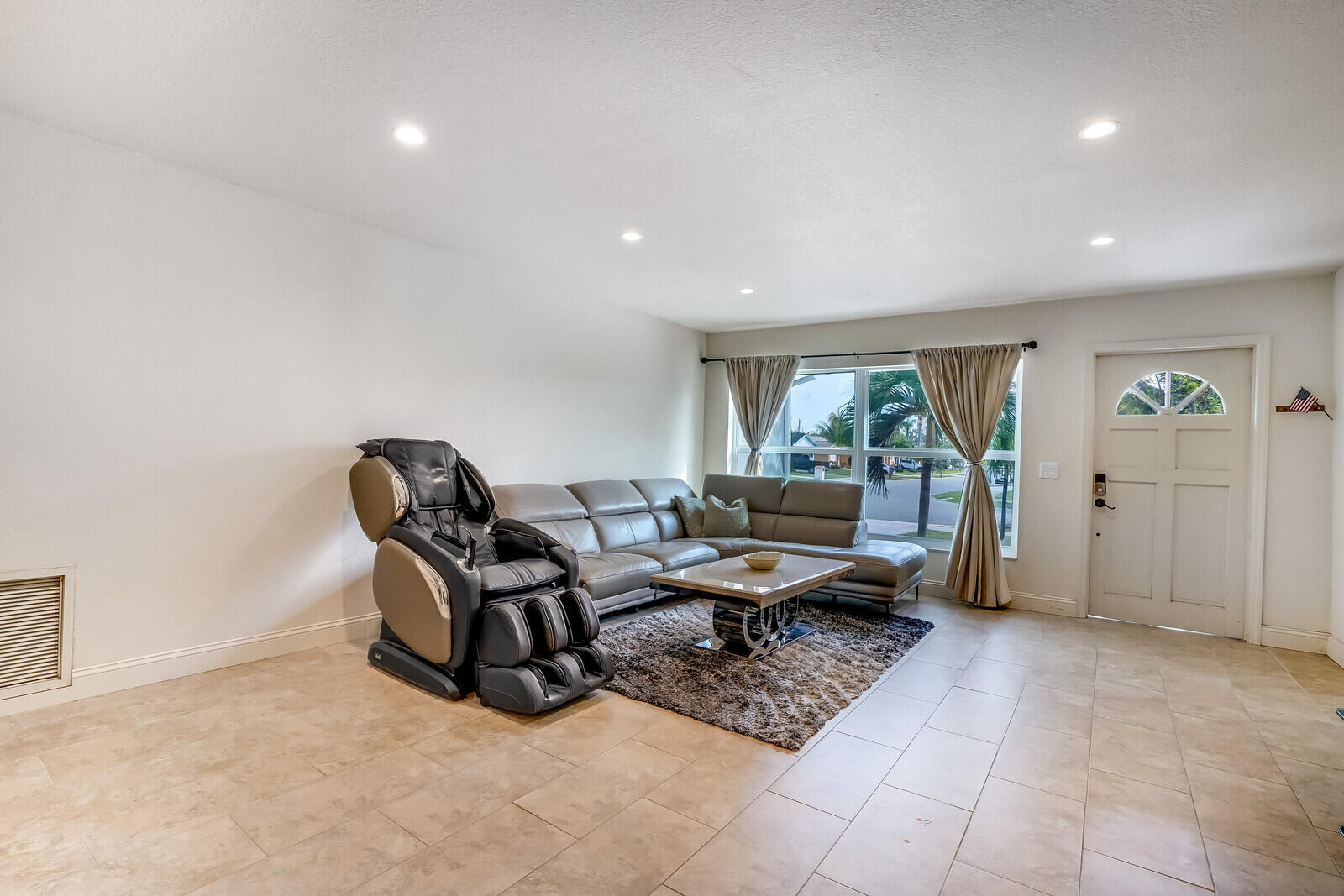 22139 Southwest 58th Avenue Boca Raton, FL 33428 - Photo 4 of 22 Living/Family Room