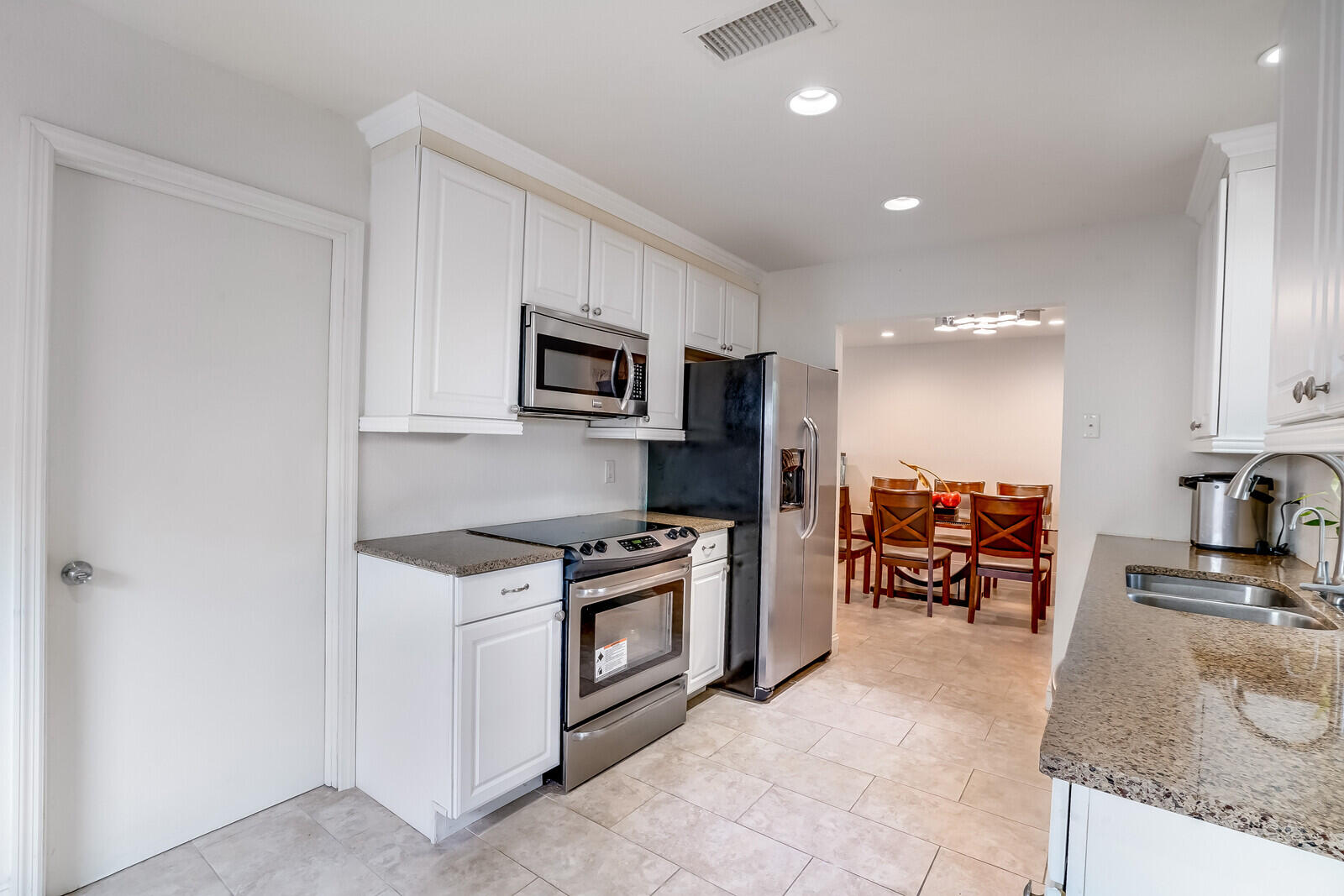 22139 Southwest 58th Avenue Boca Raton, FL 33428 - Photo 7 of 22 Kitchen