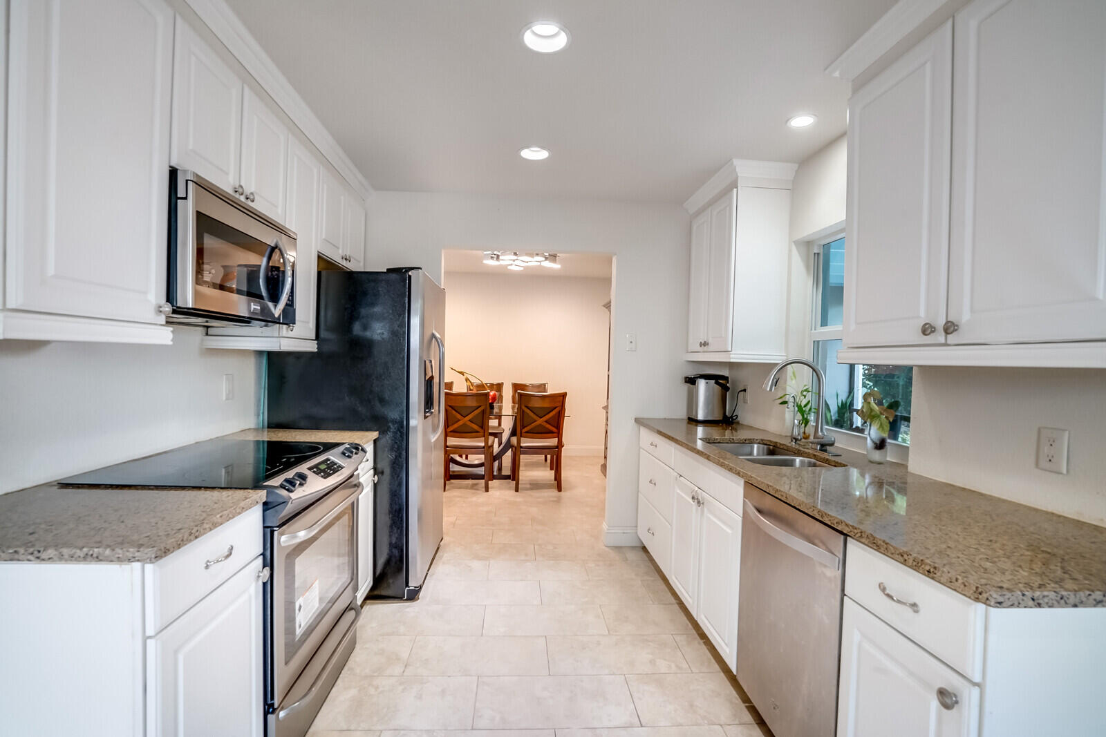 22139 Southwest 58th Avenue Boca Raton, FL 33428 - Photo 8 of 22 Kitchen