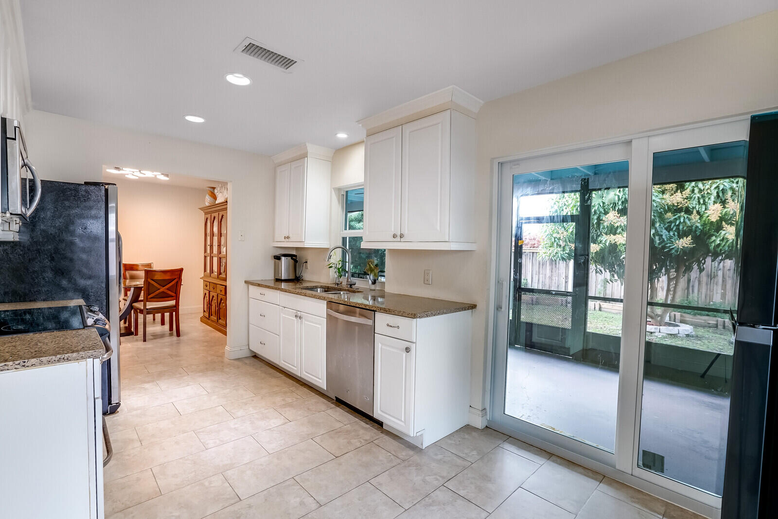 22139 Southwest 58th Avenue Boca Raton, FL 33428 - Photo 9 of 22 Large kitchen