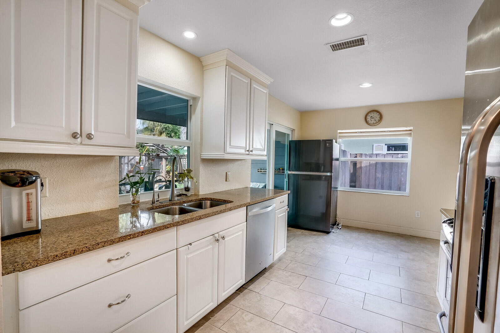 22139 Southwest 58th Avenue Boca Raton, FL 33428 - Photo 10 of 22 Eat in Kitchen option
