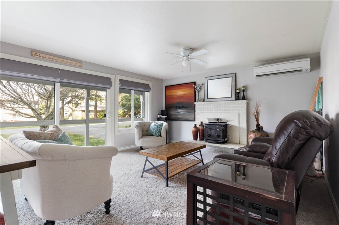 1914 Island View Road Oak Harbor, WA 98277 - Photo 5 of 25 Gallery Image 5