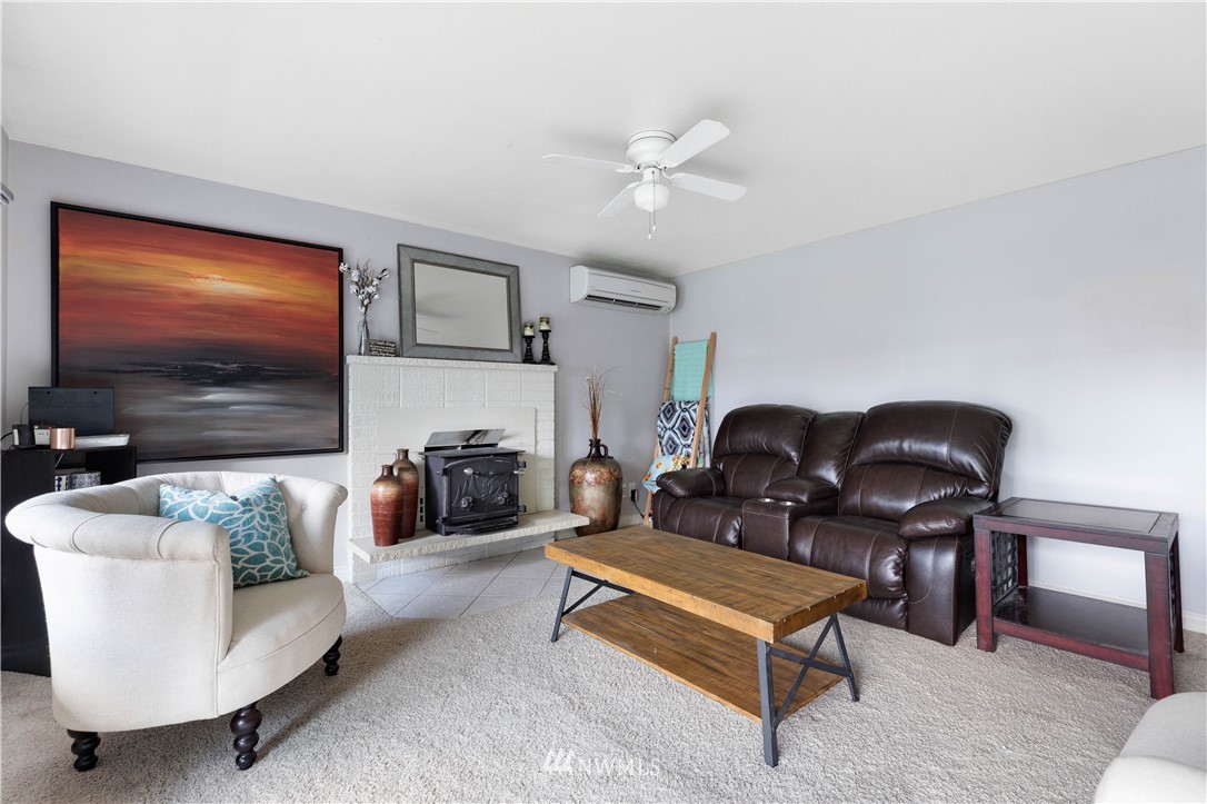 1914 Island View Road Oak Harbor, WA 98277 - Photo 6 of 25 Gallery Image 6