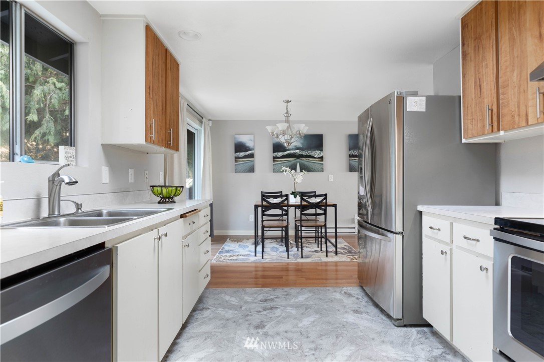 1914 Island View Road Oak Harbor, WA 98277 - Photo 10 of 25 Gallery Image 10