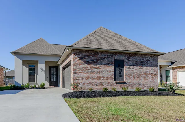 $300,000 | 11589 Hideaway Street, Denham Springs, LA 70726