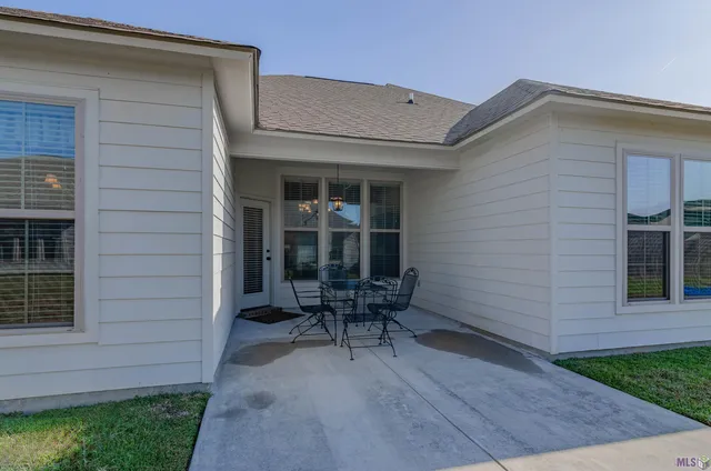 $300,000 | 11589 Hideaway Street, Denham Springs, LA 70726