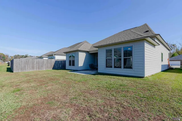 $300,000 | 11589 Hideaway Street, Denham Springs, LA 70726