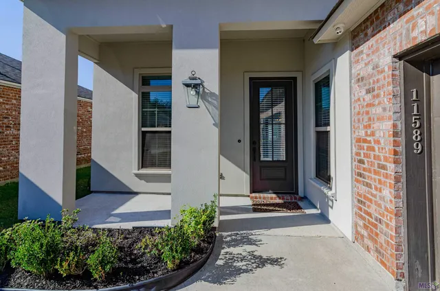 $300,000 | 11589 Hideaway Street, Denham Springs, LA 70726