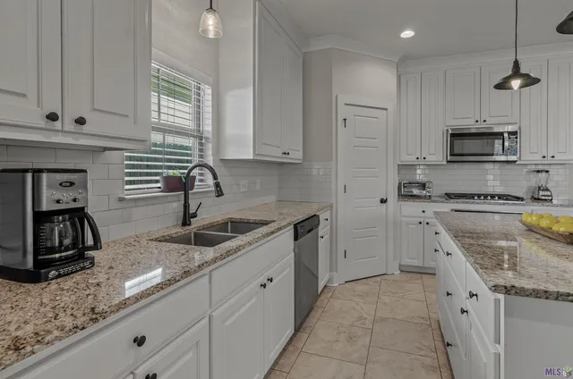 $300,000 | 11589 Hideaway Street, Denham Springs, LA 70726