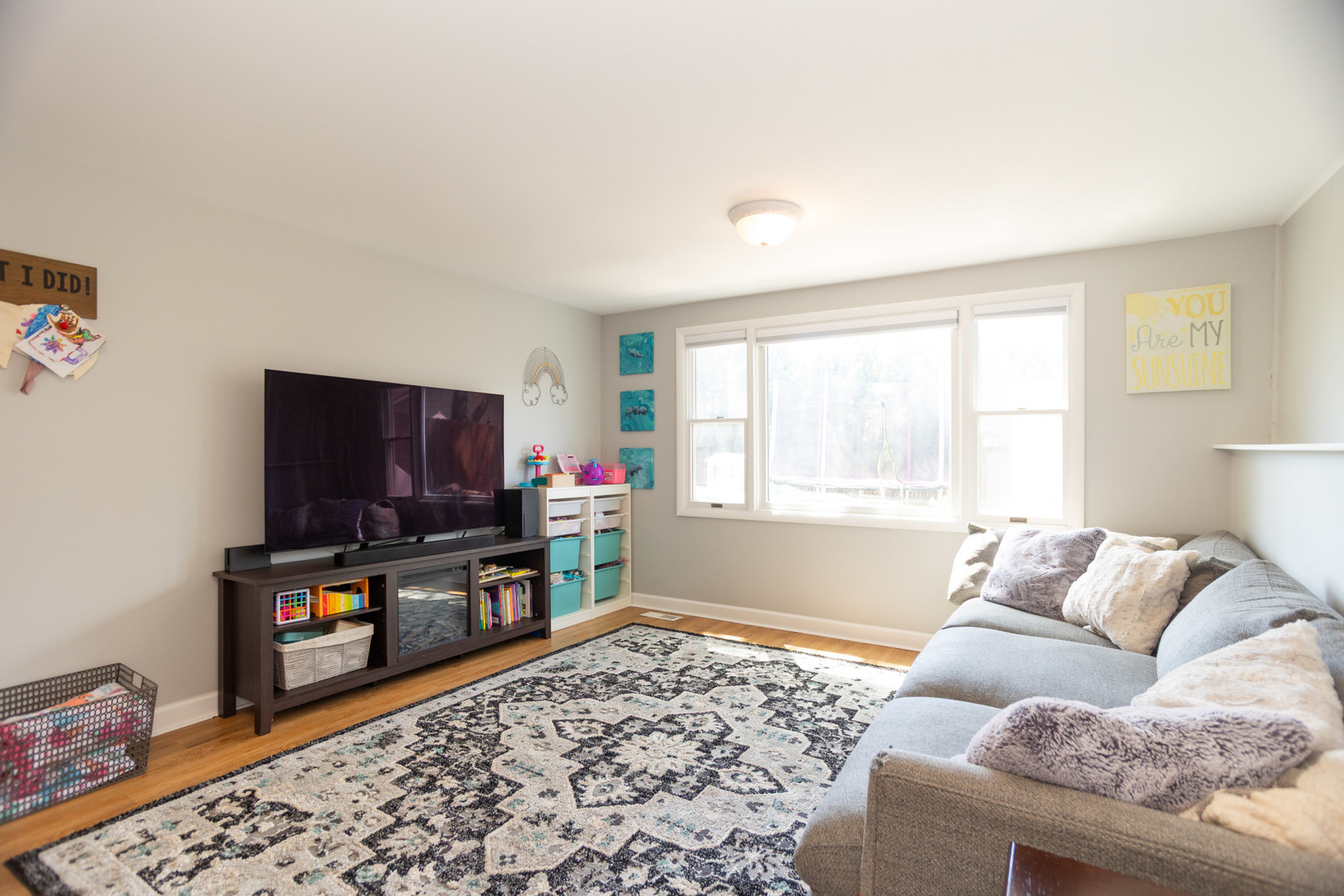 1485 Devonshire Lane Hoffman Estates, IL 60169 - Photo 16 of 27 a living room with furniture and a flat screen tv