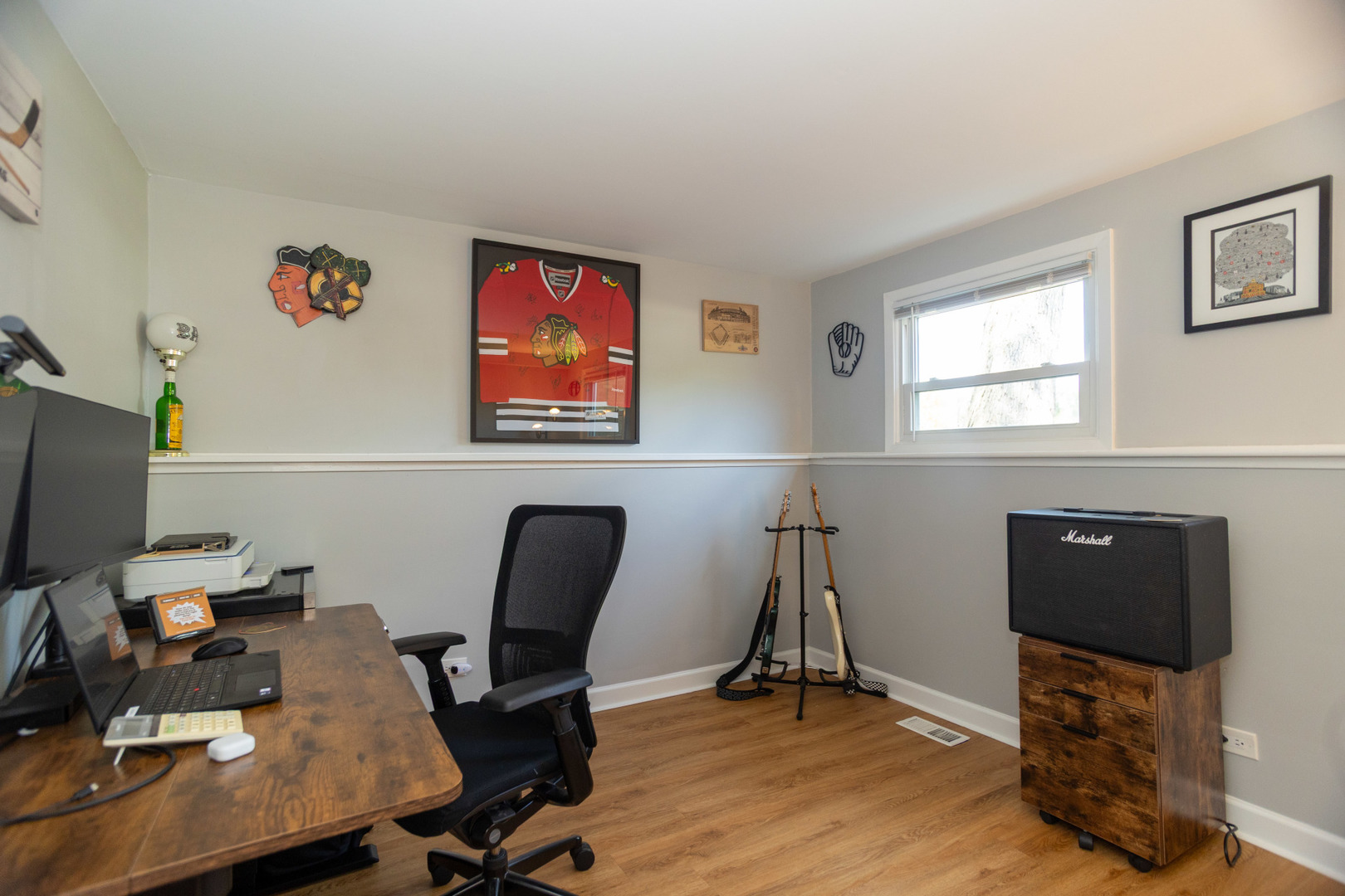 1485 Devonshire Lane Hoffman Estates, IL 60169 - Photo 18 of 27 a room with furniture and a flat screen tv