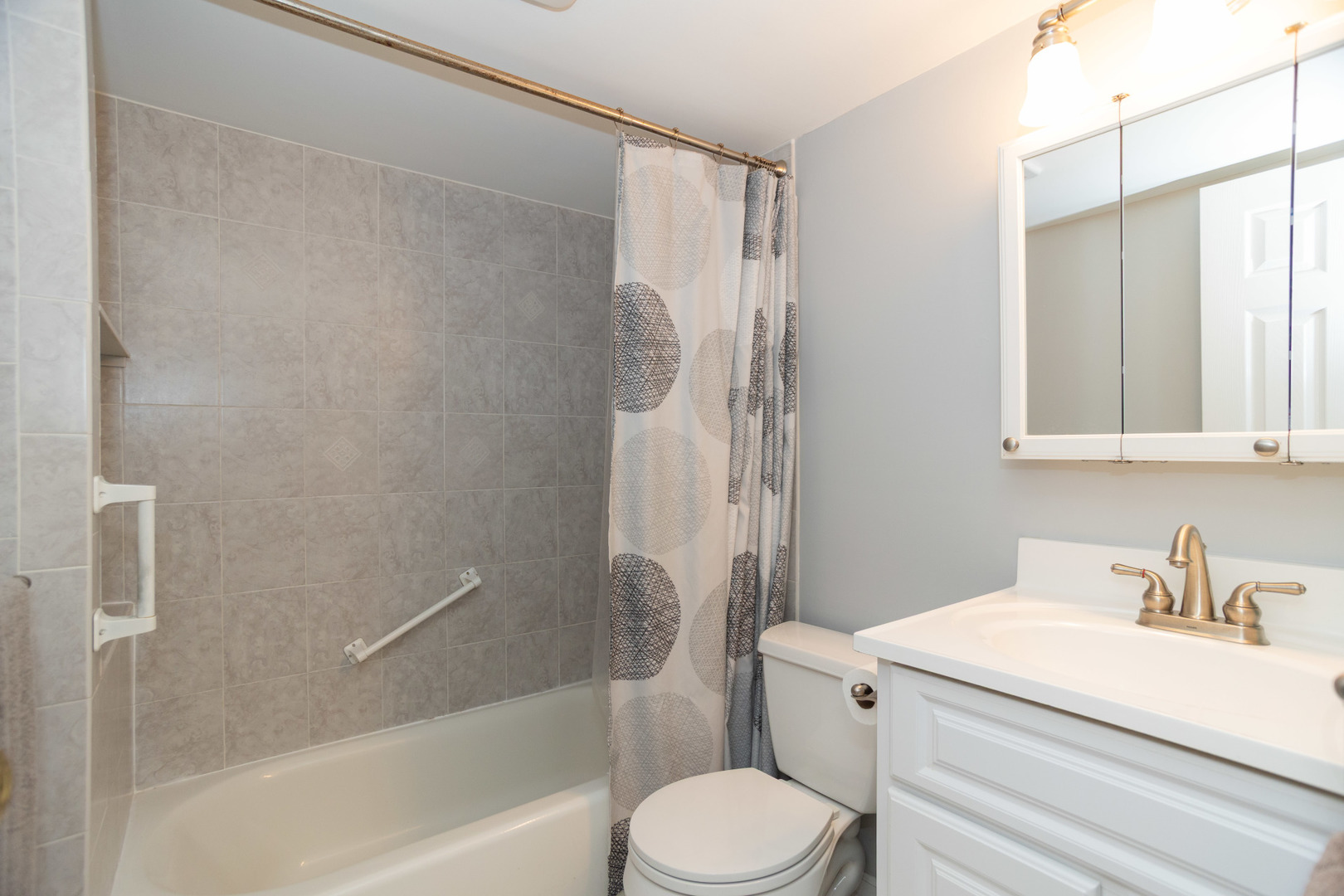 1485 Devonshire Lane Hoffman Estates, IL 60169 - Photo 20 of 27 a bathroom with a sink toilet and shower