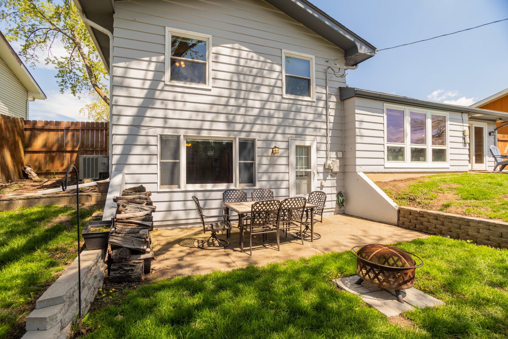1485 Devonshire Lane Hoffman Estates, IL 60169 - Photo 21 of 27 a backyard of a house with yard and outdoor seating
