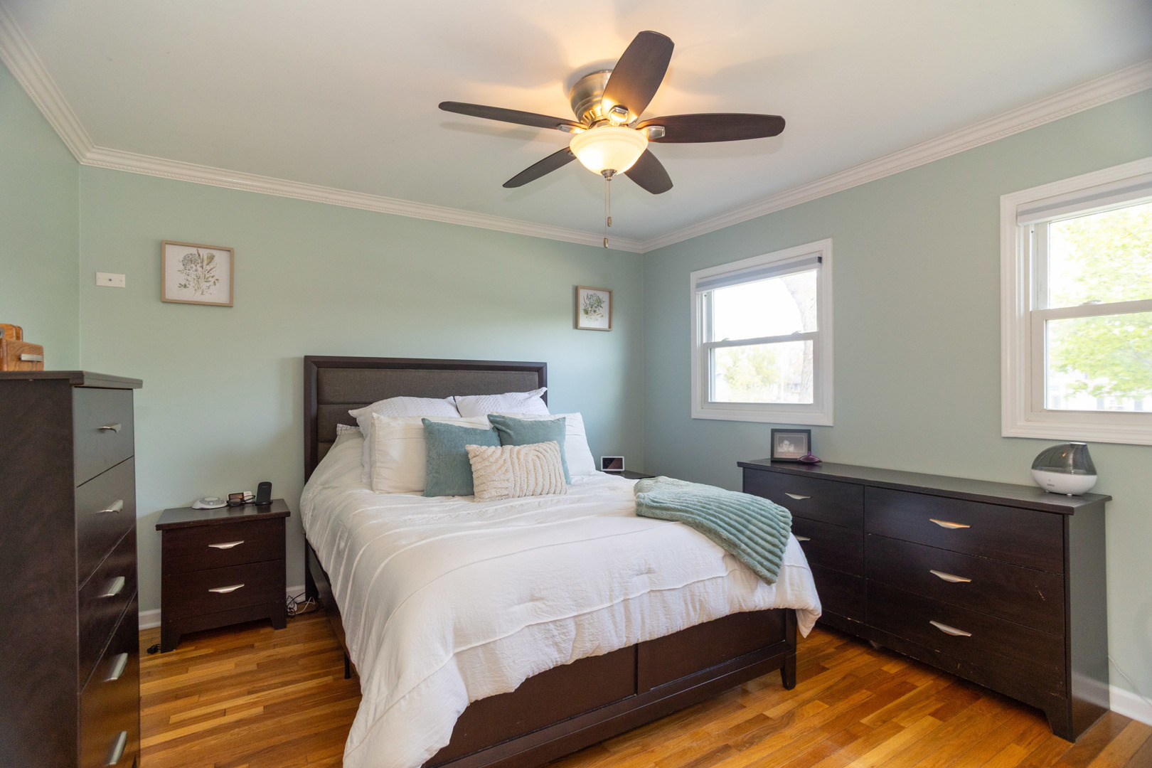 1485 Devonshire Lane Hoffman Estates, IL 60169 - Photo 9 of 27 a bedroom with a bed and window