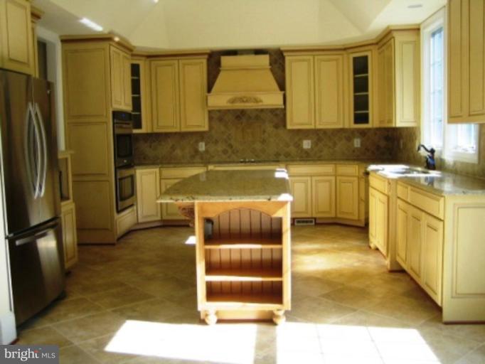2919 Chain Bridge Road Oakton, VA 22124 - Photo 13 of 14 Kitchen #2