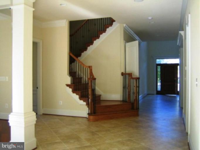 2919 Chain Bridge Road Oakton, VA 22124 - Photo 14 of 14 Hallway