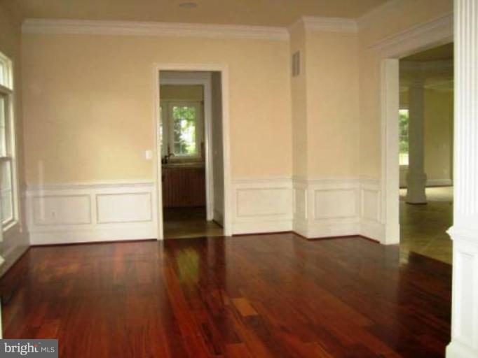2919 Chain Bridge Road Oakton, VA 22124 - Photo 3 of 14 Dining Room