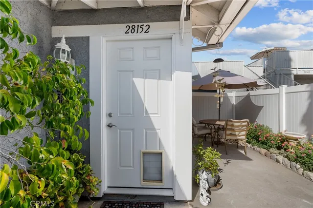 $370,000 | 28152 Robin Avenue, Saugus, CA 91350