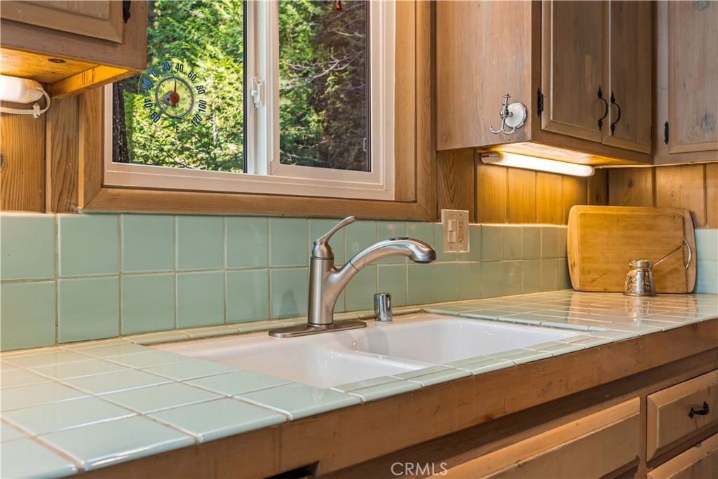 225 Fremont Road Lake Arrowhead, CA 92352 - Photo 15 of 49
